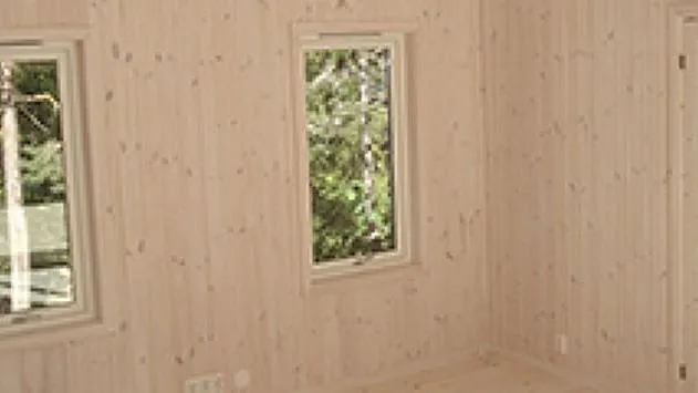 Hvitt interiør med nymonterte vinduer